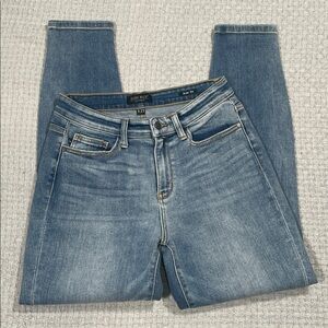 Judy Blue Light Wash Slim Fit Style #JB82176MD Jeans Size 5/27